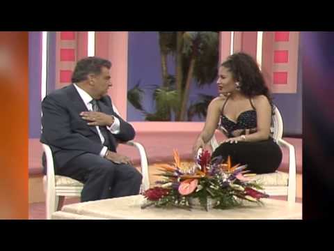 Selena en Sábado Gigante. Entrevista/Cantando Bidi Bidi Bom Bom - Learn Spanish with this music video