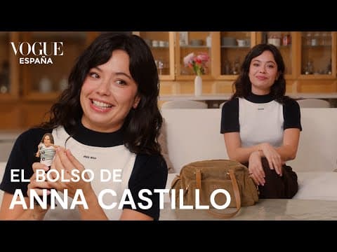 ¿Qué hay en el bolso de Anna Castillo? | VOGUE España - Learn Spanish with this music video